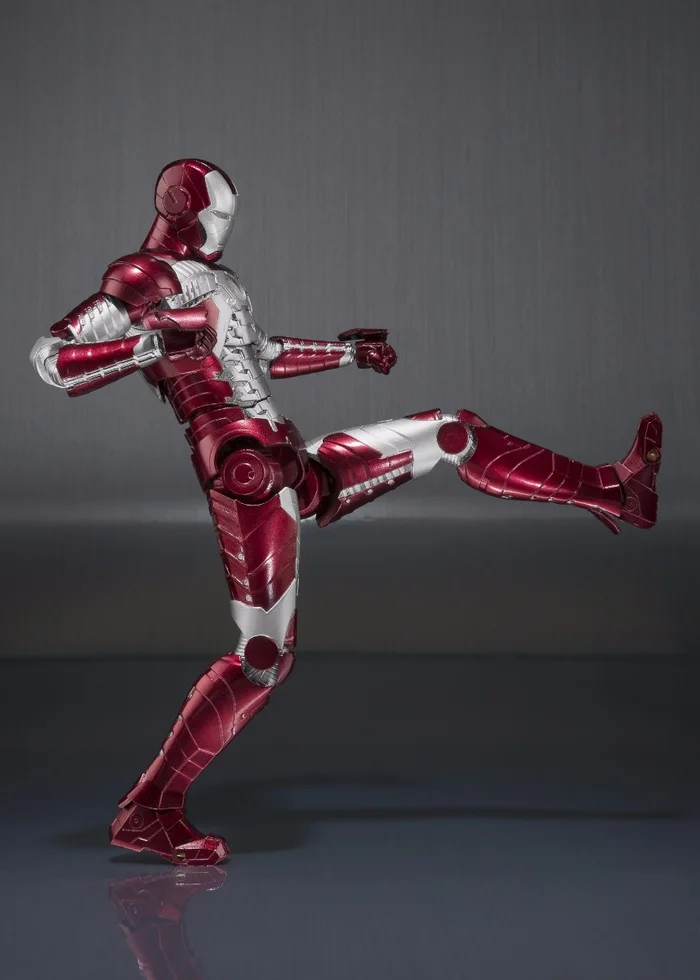 Bandai S.H.Figuarts Iron Man 2: Iron Man Mark V & Hall Of Armor Set - Image 6