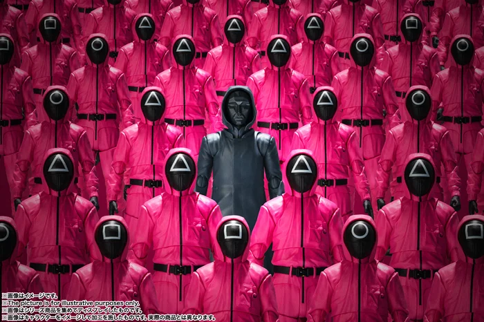 Bandai S.H.Figuarts Squid Game Masked Soldier - Image 6