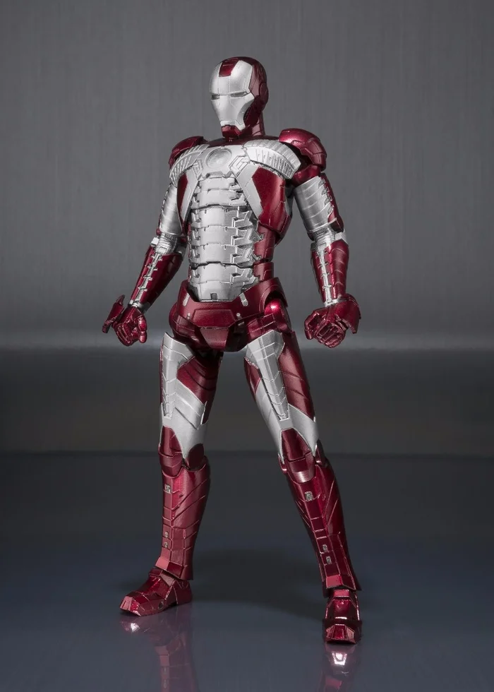 Bandai S.H.Figuarts Iron Man 2: Iron Man Mark V & Hall Of Armor Set - Image 2